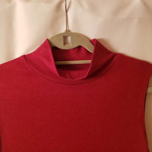 Vintage, Croft & Barrows Red Fine Knit Sleeveless Mock Turtleneck - Picture 4 of 6